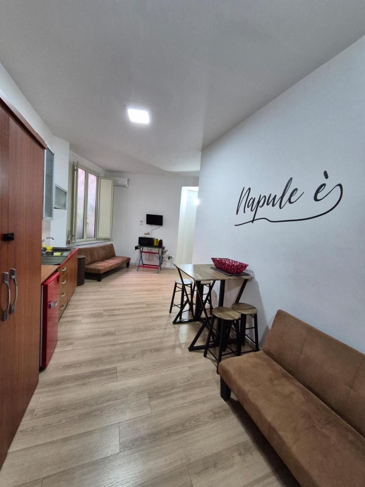 Appartement A Casa Di Ilaria à Naples Extérieur photo